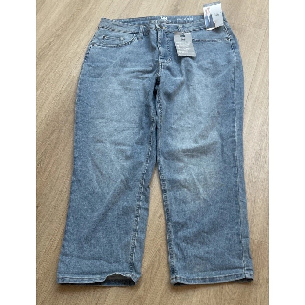 Lee Denim Capris Size 12 Mid Rise Regular Fit Ultramarine Light Wash NWT